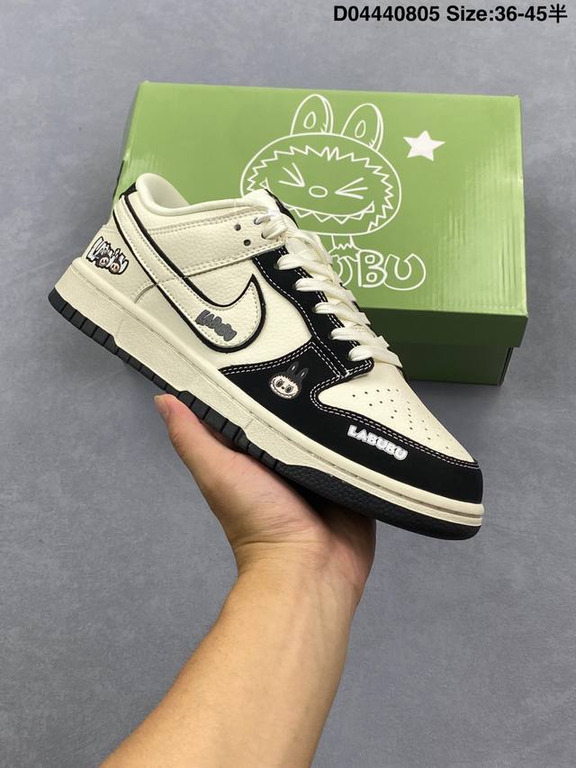 耐克Nike Sb Dunk Low 扣篮系列 复古低帮休闲运动滑板板鞋。采用脚感柔软舒适Zoomair气垫，有效吸收滑板等极限运动在落地时带来的冲击力，为街头