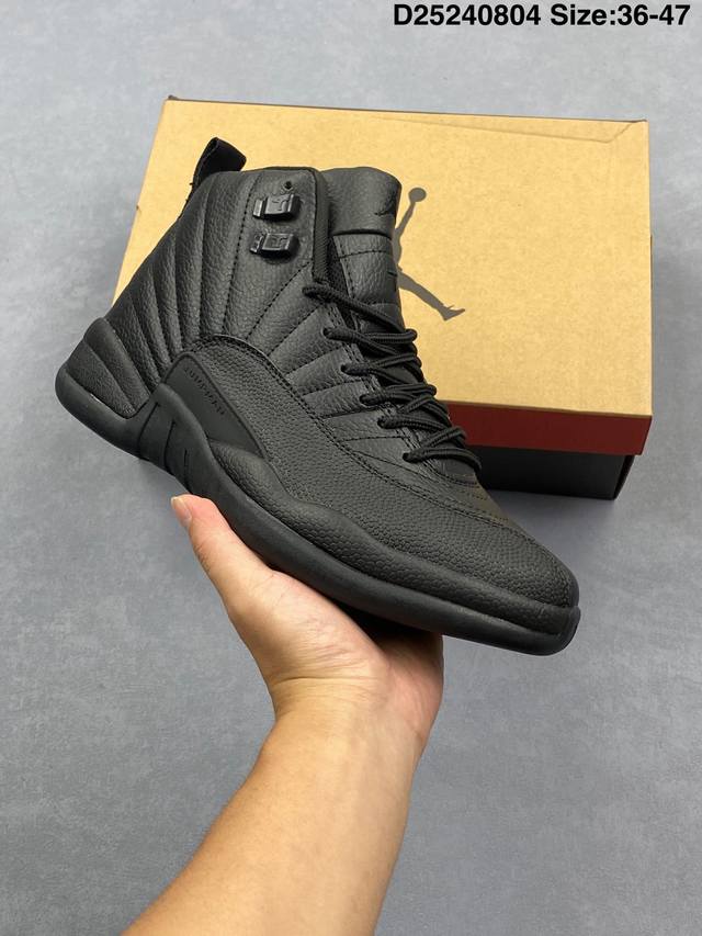 Air Jordan 12 ”Stealth“ Aj12 乔12 乔丹12代酷灰 鞋款以酷灰银、白色和冷灰色配色方案，鞋款与Air Jordan 12 Og “