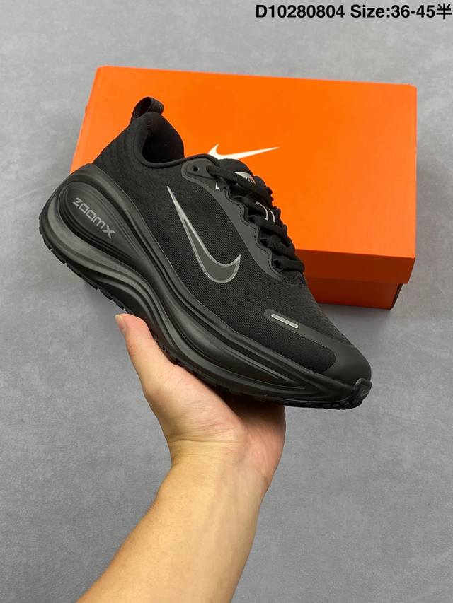 公司级Nike Vomero Plus 耐克 舒适减震防滑 低帮跑步鞋 全掌Reactx泡绵中底 前掌和后跟还配备了Air Zoom气垫单元 据说跑起来更快更舒