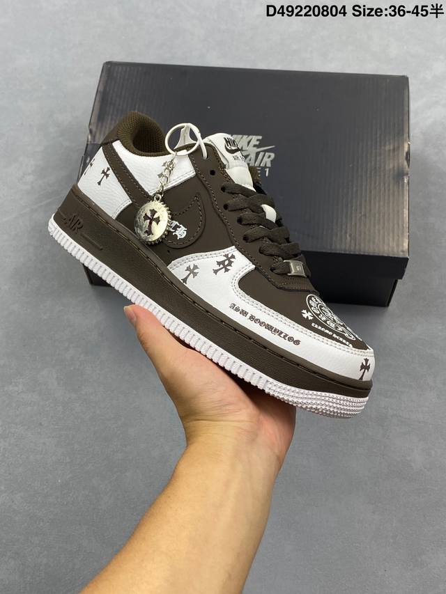 耐克 Nike Air Force 1 ’07 空军一号低帮百搭休闲运动板鞋。柔软、弹性十足的缓震性能和出色的中底设计，横跨复古与现代的外型结合，造就出风靡全球