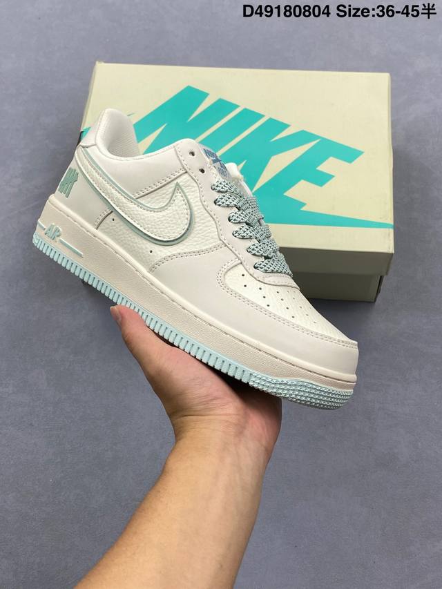 真标耐克Nike Air Force 7空军一号低帮百搭休闲运动板鞋。柔软、弹性十足的缓震性能和出色的中底设计，横跨复古与现代的外型结合，造就出风靡全球三十多年