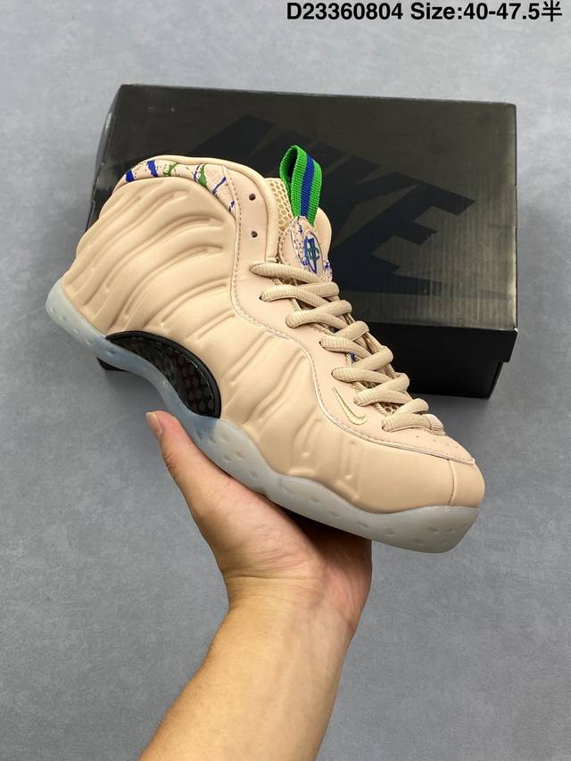 耐克Nike Air Foamposite One 喷泡喷泡，是一双内场的后卫战靴，97年1月份首期发行，使用Foamposite一次成型的喷塑鞋面，前掌单Zo