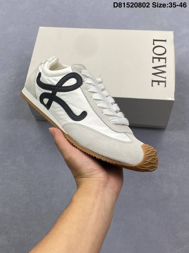 Loewe罗意威 Ballet Runner 2.0小牛皮 圆头系带 低帮 生活休闲鞋 罗意威全新版大头运动鞋Ballet Runner2.0，以其独特的设计和