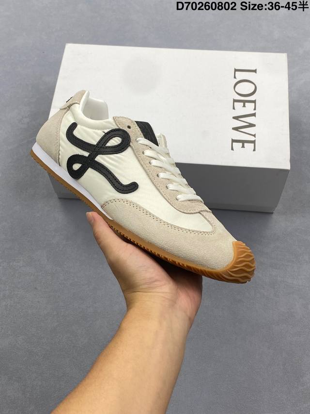 Loewe罗意威 Ballet Runner 2.0小牛皮 圆头系带 低帮 生活休闲鞋 罗意威全新版大头运动鞋Ballet Runner2.0，以其独特的设计和
