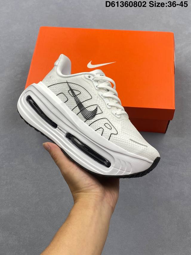 Nike Zoom Premium 耐克 飞马 舒适减震防滑 低帮跑步鞋全掌Reactx泡绵中底 前掌和后跟还配备了Air Zoom气垫单元 据说跑起来更快更舒