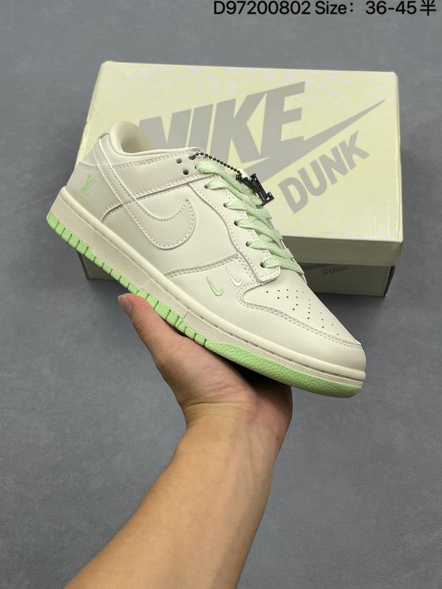 耐克Nike Dunk Low 扣篮系列 复古低帮休闲运动滑板板鞋 采用脚感柔软舒适Zoomair气垫 有效吸收滑板等极限运动在落地时带来的冲击力 为街头运动者