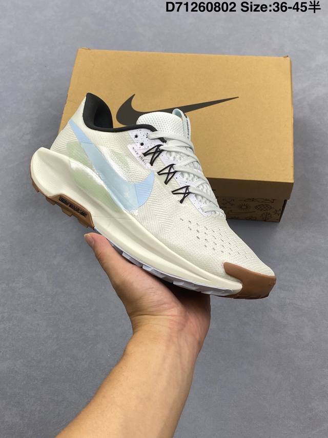 公司级Nike Reactx Pegasus Trail 5 Next Nature 越野跑步鞋 登月兼顾迅疾外观和稳固脚感 后跟覆面和中足动态支撑巧妙融合 缔