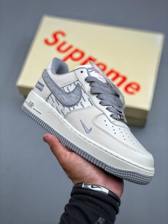 Nike Air Force 1‘07 联名款 原楦头原纸板 打造纯正低帮空军版型专注外贸渠道 全掌内置蜂窝气垫 原盒配件 原厂中底钢印、拉帮完美 货号：Xx3