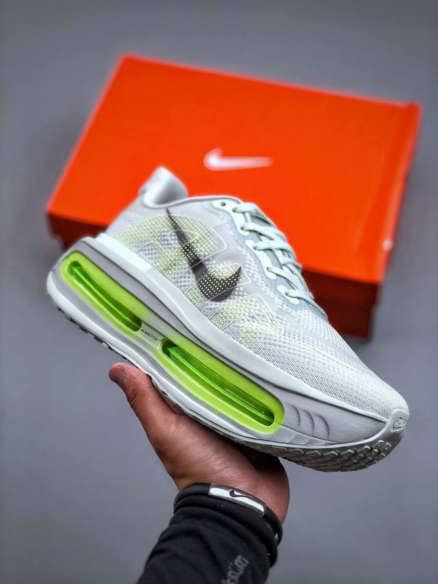 J版 Nike Zoom Premium 耐克 飞马 舒适减震防滑 低帮跑步鞋全掌Reactx泡绵中底 前掌和后跟还配备了Air Zoom气垫单元 据说跑起来更