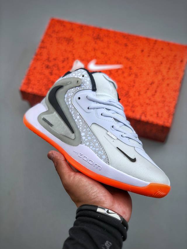Nike Zoom Hyperset 2 Se 篮球鞋 原鞋开发 全鞋底React科技缓震及能量反馈 上脚舒适回弹 绑带系统和后跟填充 使 Hyerset拥有