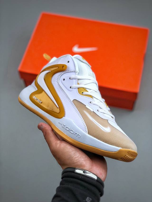 Nike Zoom Hyperset 2 Se 篮球鞋 原鞋开发 全鞋底React科技缓震及能量反馈 上脚舒适回弹 绑带系统和后跟填充 使 Hyerset拥有