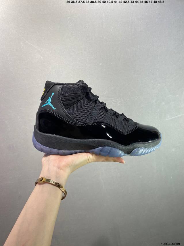 公司级Air Jordan 11 ”Cherry“ 高帮 Aj11 乔丹11代 Aj11 乔11 高邦 白红 乔丹篮球鞋系列 整双鞋以白红色为主调，红色的漆皮搭