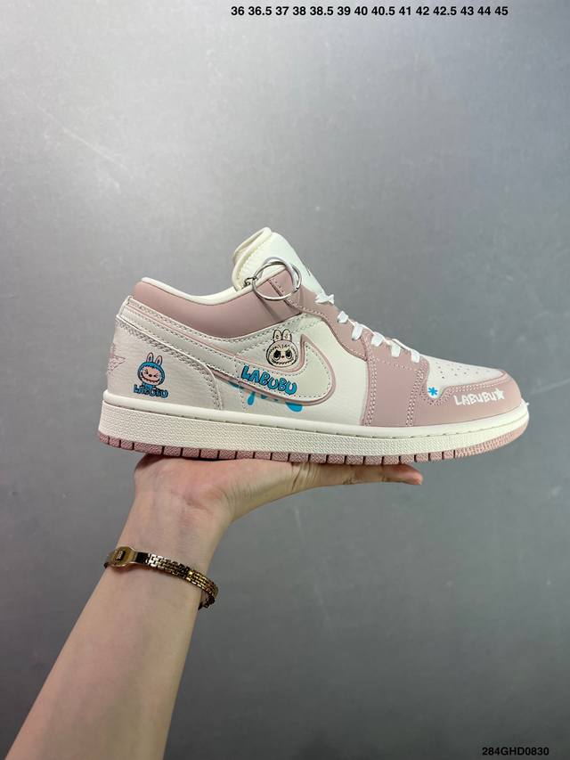 公司级Air Jordan 1 Low Og ”高端定制“ 大厂纯原工艺 原楦原纸板 原厂头层皮料 铸造最完美鞋型 一眼区别任何市售土肥圆版本 中底 背胶 皮料