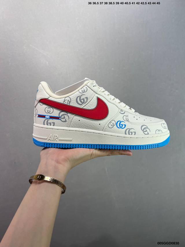 公司级Nike Air Force 1 ‘07 Low 此款主张打破传统的工业化流水线设计限制，以Made By Ideas的超级创意为理念，集结众多潮流设计师