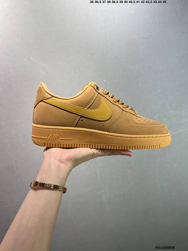 Nike Air Force 1 Low 空军一号 Af1 低帮百搭休闲运动板鞋。柔软、弹性十足的缓震性能和出色的中底设计，横跨复古与现代的外型结合，造就出风靡