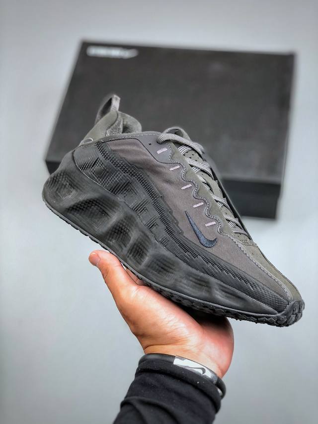 Nike Vomero Premium 耐克顶级迈柔 路跑鞋，通过超强缓震与舒适度的全面提升令跑步更加轻松，缓解冲击压力，加快恢复节奏。 货号：Hq2863 3