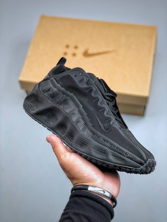 Nike Vomero Premium 耐克顶级迈柔 路跑鞋，通过超强缓震与舒适度的全面提升令跑步更加轻松，缓解冲击压力，加快恢复节奏。 货号：Dx4215 0
