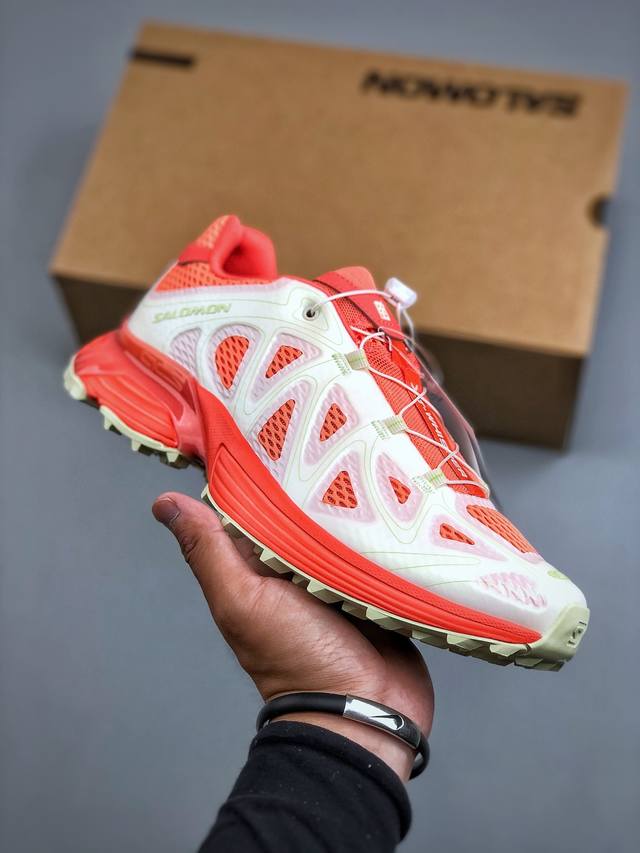 Salomon Xa Pro 3D Suede 萨洛蒙户外越野跑鞋 鞋面采用Sensifit贴合技术 全方位贴合包裹脚型 鞋跟部鞋底牵引设计 提供强大的抓地性能
