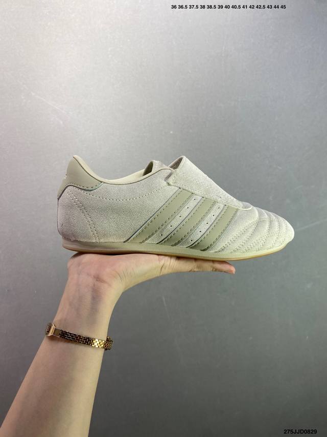 Adidas Tokyo W三叶草休闲防滑耐磨低帮板鞋 鞋头出色设计 塑就出众贴合感 稳固的后跟贴合足部曲线设计 软弹舒适 不易磨脚 橡胶鞋底配合防滑纹路设计