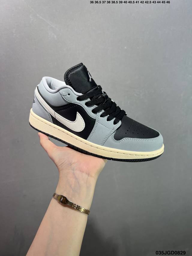 公司级Nike Air Jordan 1 Low Aj1乔1低帮休闲板鞋 同步官方配色 原档冲孔鞋头 四线拉帮 鞋舌高弹海绵填充 官方货号:553558 113