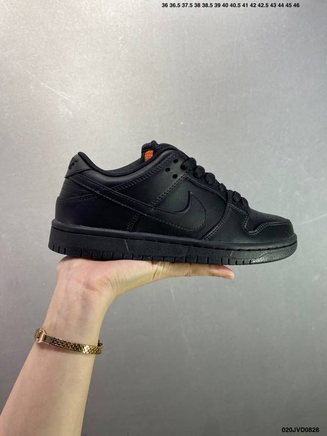 公司级Nike Dunk Sb Low 全新配色 Sb顾名思义，具有经典的Dunk血缘，又注入了更多的时尚元素。相较于普通的Dunk滑板鞋，改良版的Dunk S