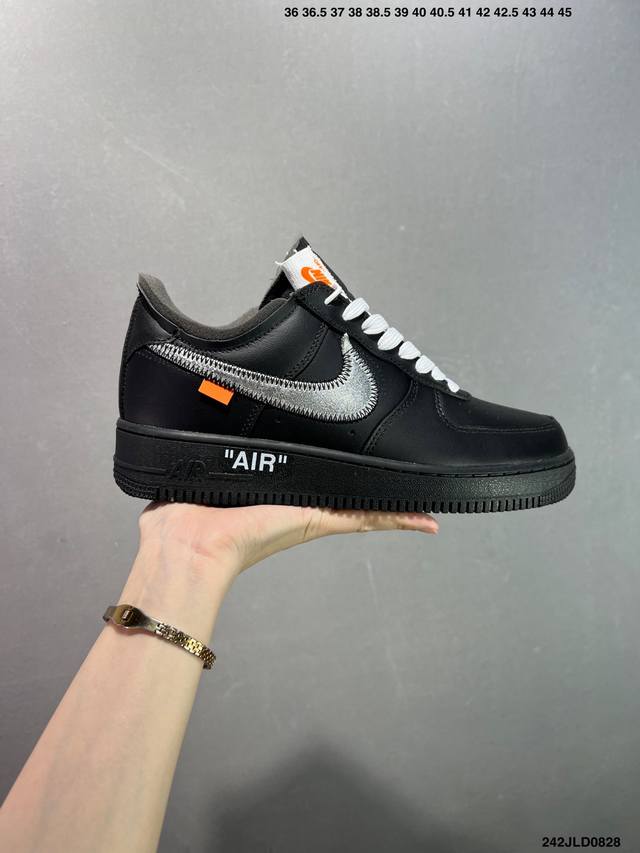 公司级Off-White X Nike Air Force 1 Ow联名空军一号低帮运动板鞋该款以黑色为主体色调 ，搭配银色 Swoosh Logo 点缀白色标