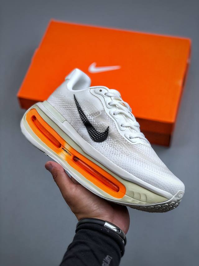 Nike Air Zoom Pegasus Premium 耐克 飞马 舒适减震防滑 低帮跑步鞋全掌Reactx泡绵中底 前掌和后跟还配备了Air Zoom气垫