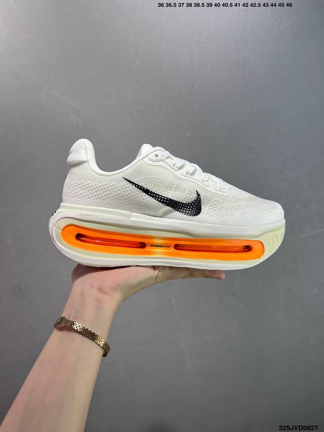 公司级Nike Vomero Premium 耐克 舒适减震防滑 低帮跑步鞋 全掌Reactx泡绵中底 前掌和后跟还配备了Air Zoom气垫单元 据说跑起来更