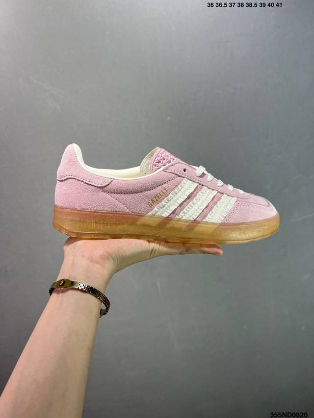 Adidas Originals Gazelle Indoor 三叶草休闲防滑耐磨低帮板鞋 鞋头出色设计 塑就出众贴合感 稳固的后跟贴合足部曲线设计 软弹舒适