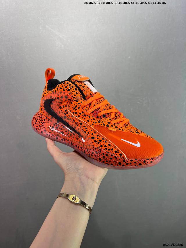 公司级Nike Zoom Hyperset 2 Se 篮球鞋 原鞋开发 全鞋底React科技缓震及能量反馈 上脚舒适回弹 绑带系统和后跟填充 使 Hyerset