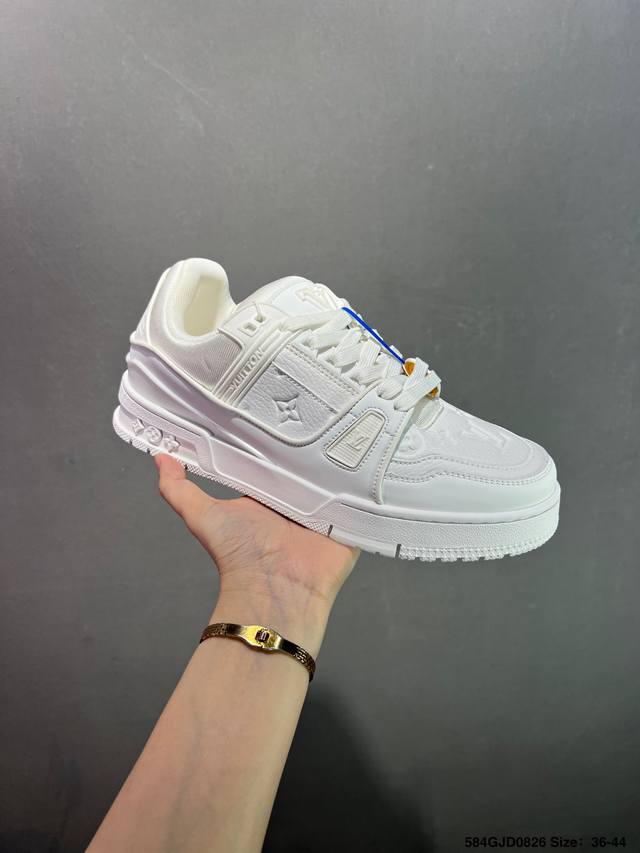 公司级路易威登 Louis Vuitton Lv路易威登板鞋 新款 Lv Trainer最新配色运动鞋 L家 篮球鞋风格运动鞋 该鞋由艺术总监 Virgil A