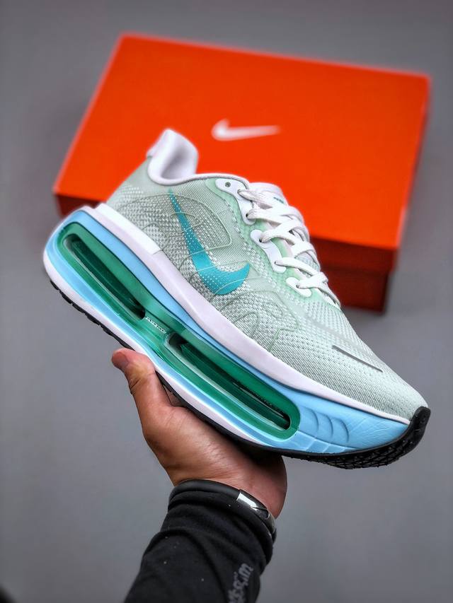 J版 Nike Zoom Premium 耐克 飞马 舒适减震防滑 低帮跑步鞋全掌Reactx泡绵中底 前掌和后跟还配备了Air Zoom气垫单元 据说跑起来更