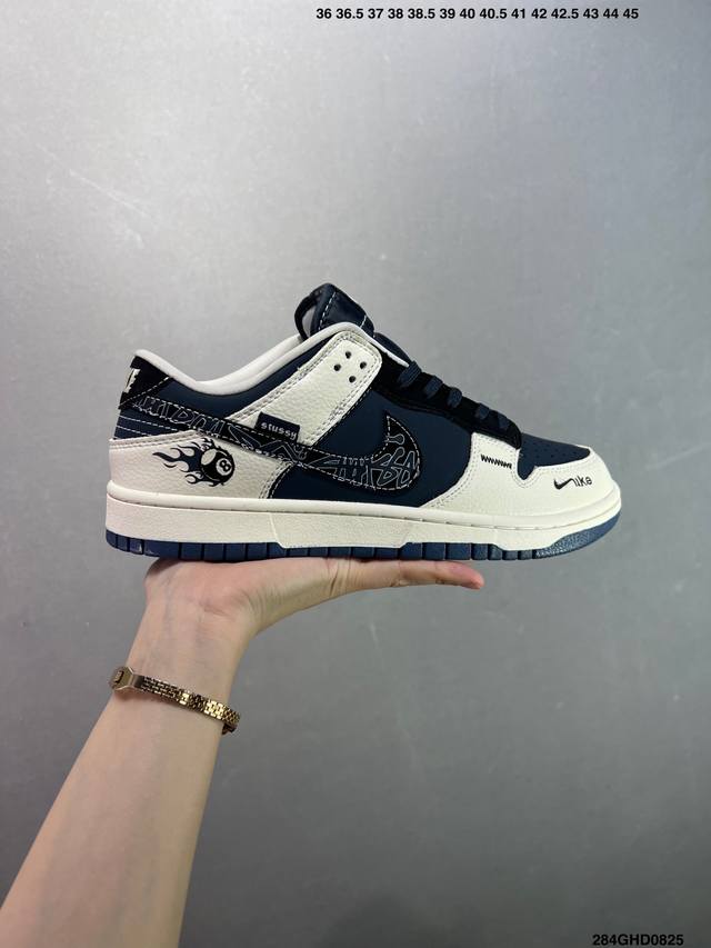 公司级Nike Dunk Sb Low 全新配色 定制Dunk Sb顾名思义，具有经典的Dunk血缘，又注入了更多的时尚元素。相较于普通的Dunk滑板鞋，改良版