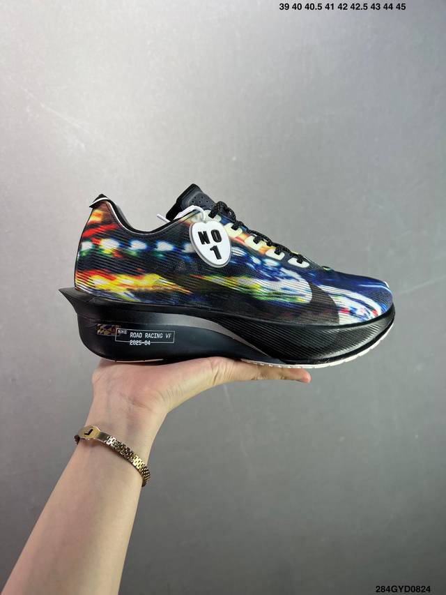 公司级Nike Zoomx Vaporfly Next% 4耐克 轻量化 网面透气运动鞋 这款新一代最强跑鞋在鞋面和鞋底都进行了全方位升级鞋面使用了全新 Vap