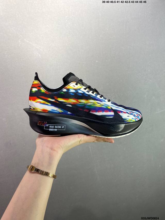 公司级Nike Zoomx Vaporfly Next% 4耐克 轻量化 网面透气运动鞋 这款新一代最强跑鞋在鞋面和鞋底都进行了全方位升级鞋面使用了全新 Vap