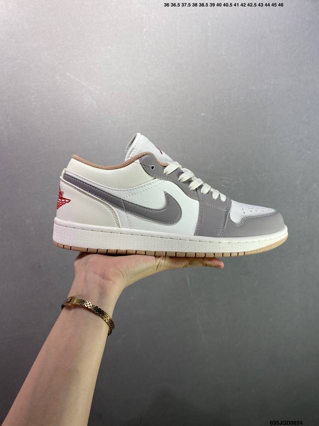 公司级Nike Air Jordan 1 Low Aj1乔1低帮休闲板鞋 同步官方配色 原档冲孔鞋头 四线拉帮 鞋舌高弹海绵填充 官方货号:553558 113