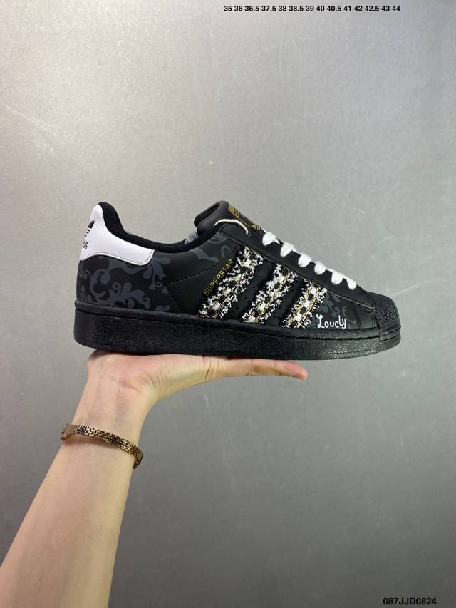 Ad Originals Superstar 经典复古贝壳头板鞋 Eg4959 诞生于1969年 是第一双将全皮面鞋 身与橡胶鞋头结合在一起的低帮篮球鞋 Sup