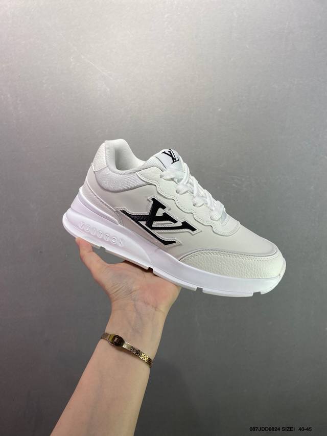 路易威登 Louis Vuitton Lv路易威登板鞋 新款 Lv Trainer最新配色运动鞋 L家 篮球鞋风格运动鞋 该鞋由艺术总监 Virgil Ablo