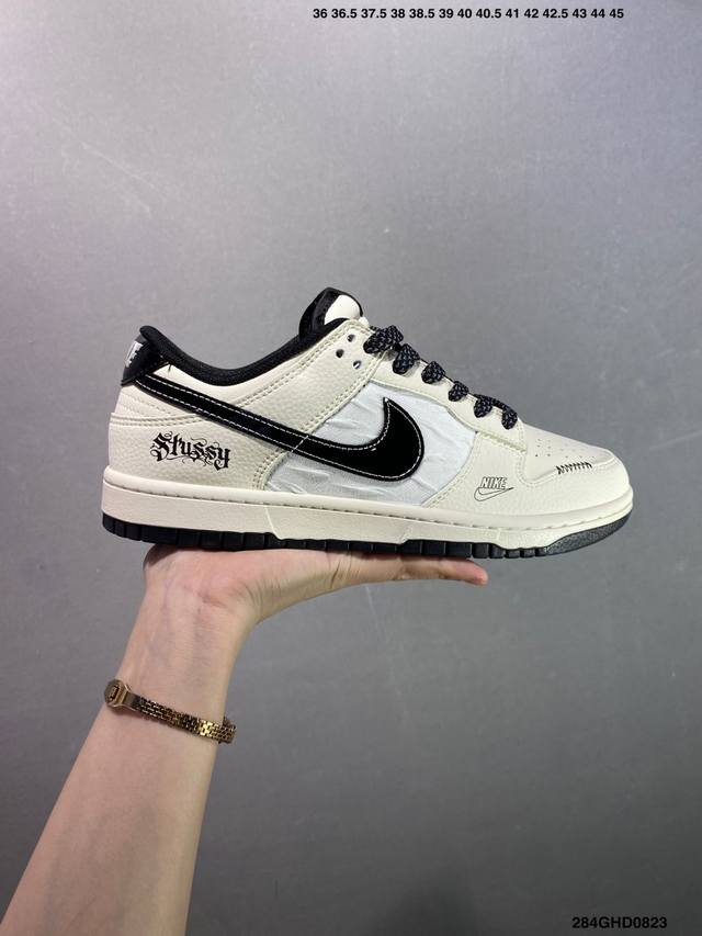 公司级Nike Dunk Low 此款主张打破传统的工业化流水线设计限制，以Made By Ideas的超级创意为理念，集结众多潮流设计师，结合时下最Ing潮流