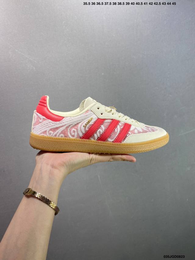 Adidas Original Samba Og 复古经典轻便板鞋 这款桑巴鞋展示了高质量的工艺 带有装饰的超锁缝制和无缝的手感 柔软、柔软的皮革造型和标志性的