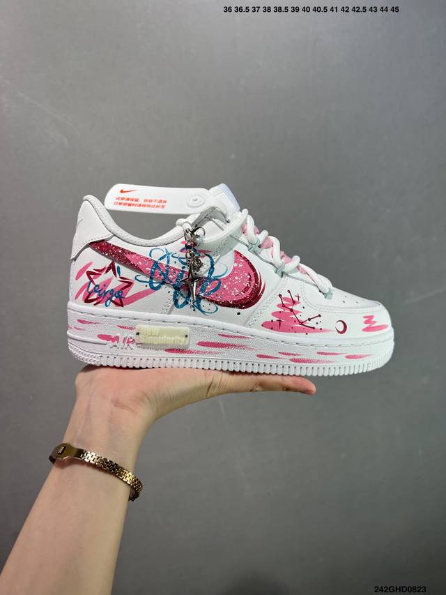 公司级Nk Air Force 1′07 Low 空军一号低帮百搭休闲运动板鞋 Cs5288-028 柔软、弹性十足的缓震性能和出色的中底设计 横跨复古与现代的