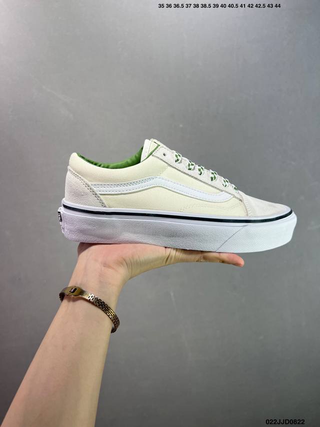 Vans Classics Knu Skool 苏格兰格纹拼接 厚鞋舌面包鞋 Vans联名超火的土豆鞋，复古经典，鞋头放大、包边上移加厚、鞋舌加厚。Vans C