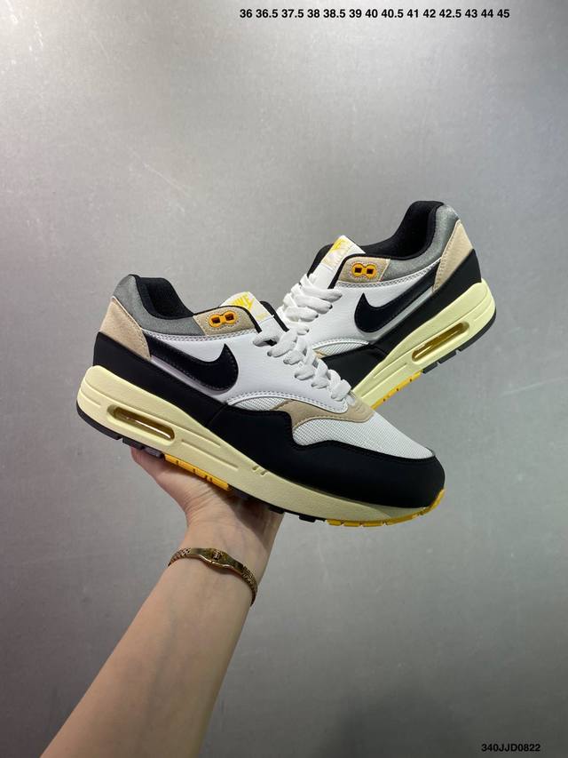 耐克 Nike Air Max1 Sp混合科技 透气后掌半气垫慢跑鞋 兼具非凡优质外观和出色穿着体验！性能出众的一双透气鞋面后置半掌气垫运动鞋。货号：Dc533