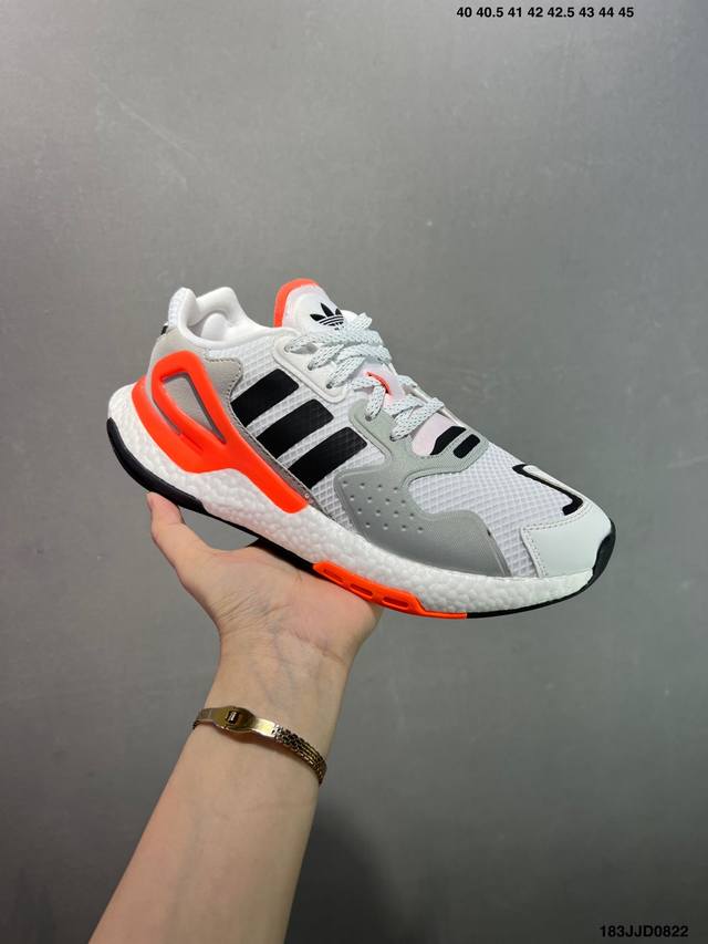 夜行者2代 二代 Adidas Day Jogger 原楦型数据开发纸版#网材鞋面搭配合成绒面革饰面#中底嵌入全掌Boost爆米花缓震颗粒材质,棉质脚感体验科技