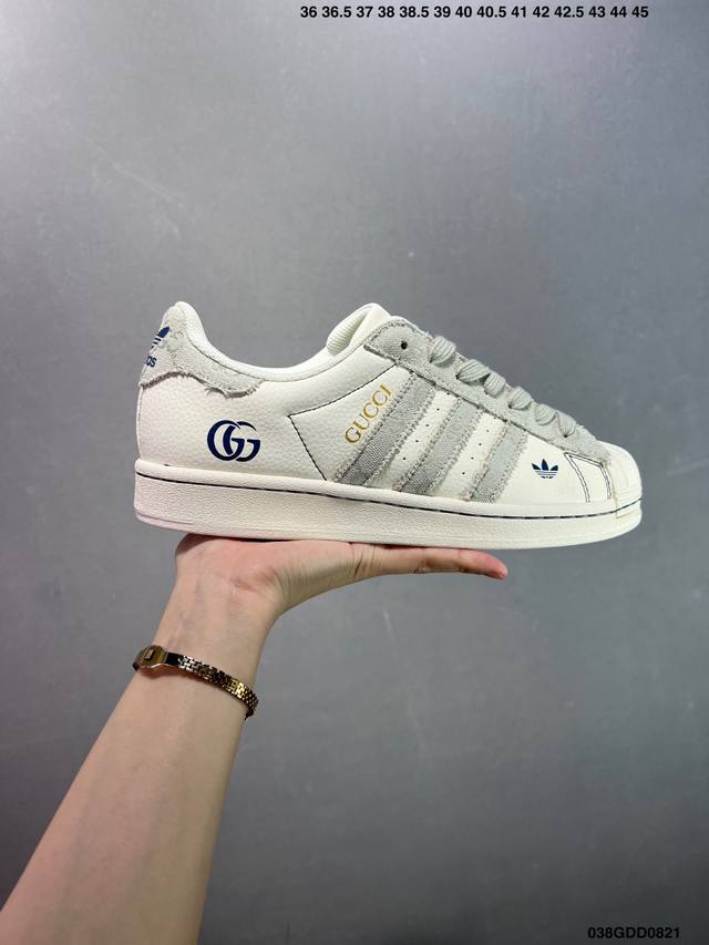 公司级Ad Originals Superstar 经典复古贝壳头板鞋 Jp9310 诞生于1969年 是第一双将全皮面鞋 身与橡胶鞋头结合在一起的低帮篮球鞋