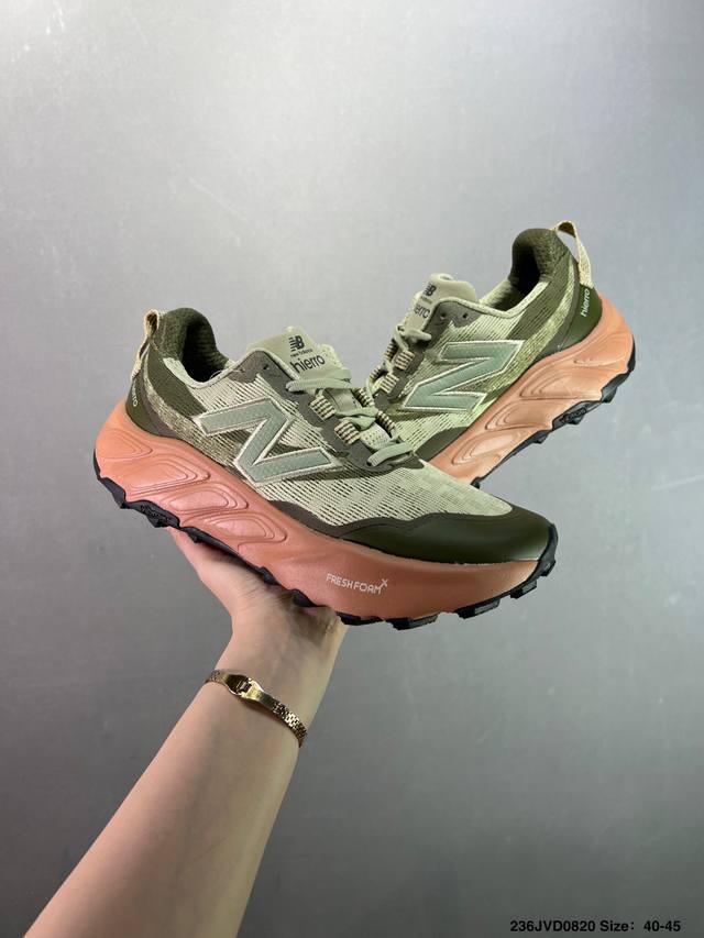 公司级新百伦New Balance W880系列复古老爹风休闲运动慢跑鞋 880系列是New Balance的次顶级缓震跑鞋，脚感软弹舒适，缓震性和稳定性都不错