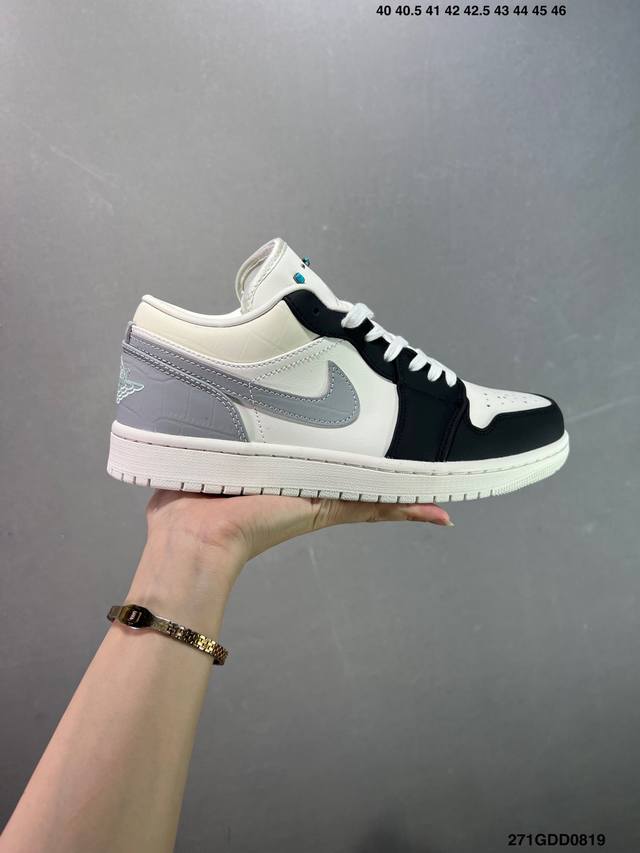 公司级Nike Air Jordan 1 Low Aj1乔1低帮休闲板鞋 同步官方配色 原档冲孔鞋头 四线拉帮 鞋舌高弹海绵填充 官方货号:553558 113