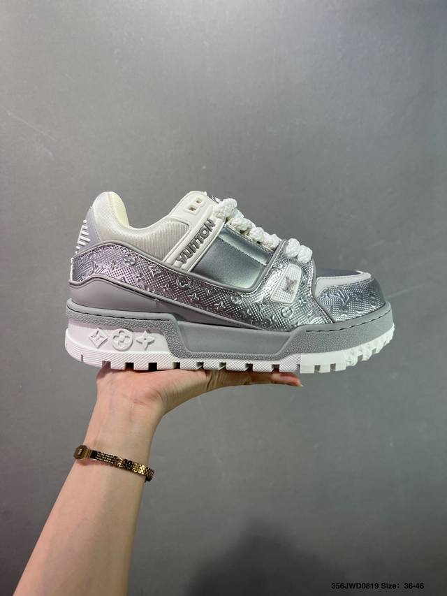 公司级路易威登 Louis Vuitton Lv路易威登板鞋 新款 Lv Trainer最新配色运动鞋 L家 篮球鞋风格运动鞋 该鞋由艺术总监 Virgil A