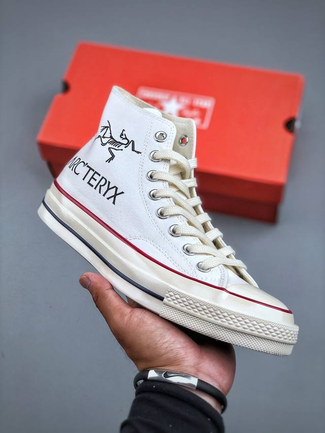 匡威 始祖鸟 重磅联名 Converse Chuck 1970S 匡威联名近日火热的加拿大始祖鸟 经典涂鸦限定款三星标帆布鞋 硫化工艺 尺码：35-44 半