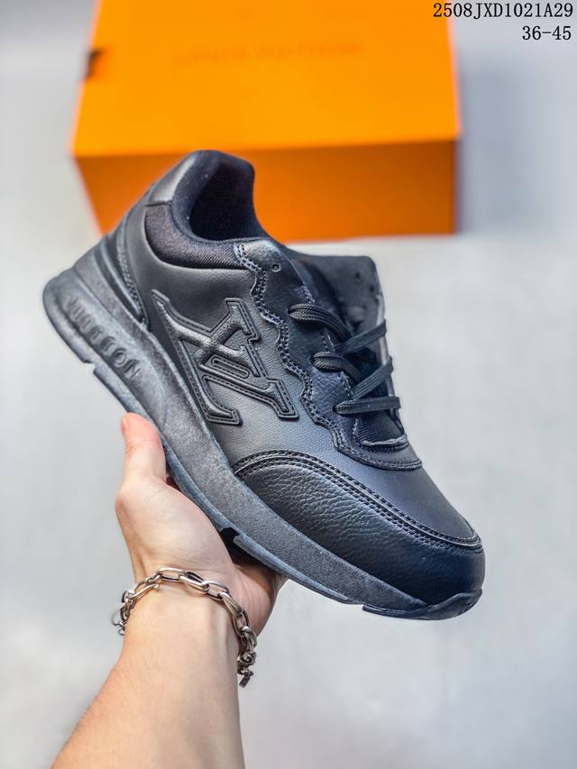 公司级Louis Vuitton Trainer Sneaker Low 路易威登 休闲运动文化百搭板鞋 舒适防滑底和百搭性霸屏整个时尚娱乐圈 细节调整完美主义